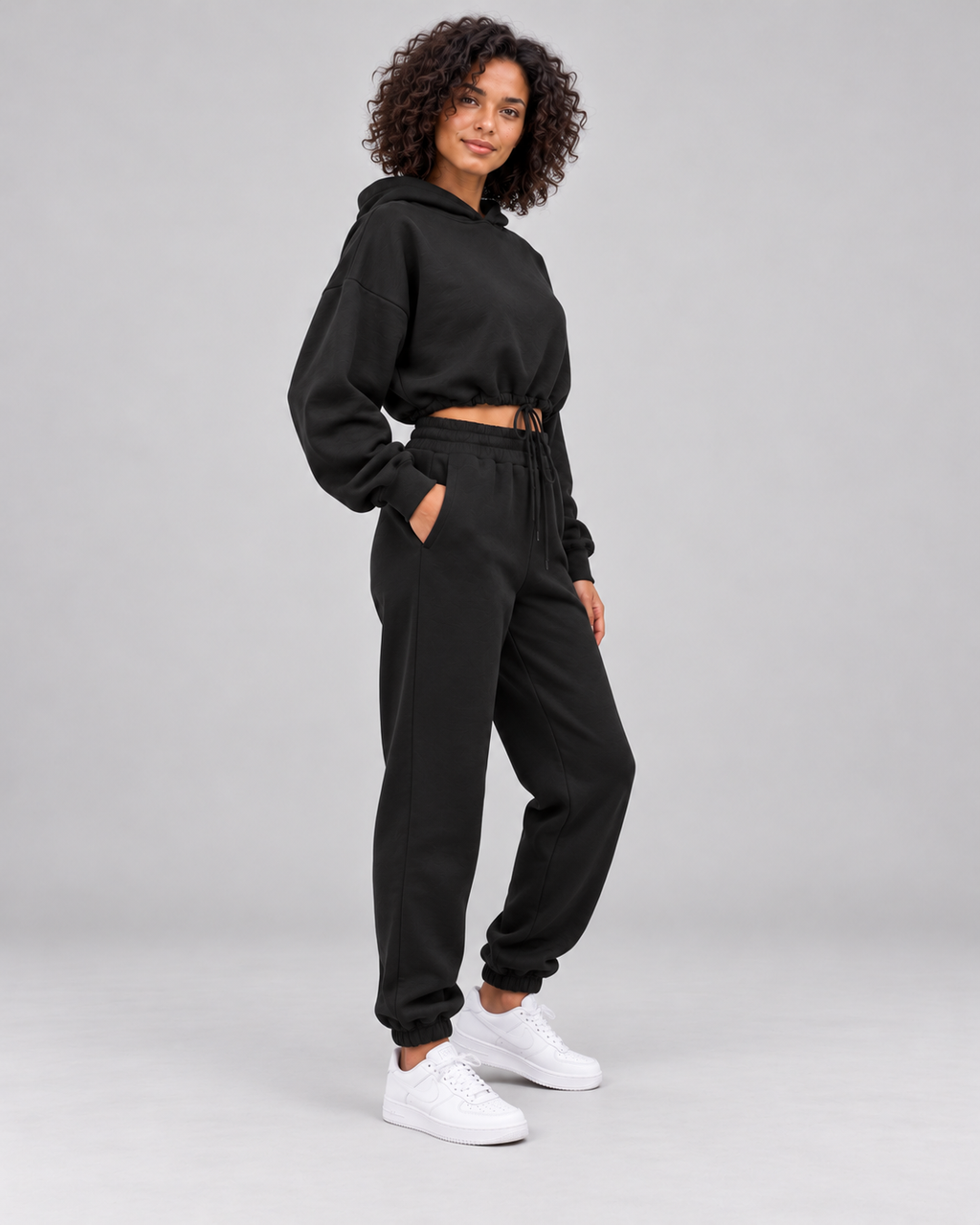 INAYA black - three-quarter view