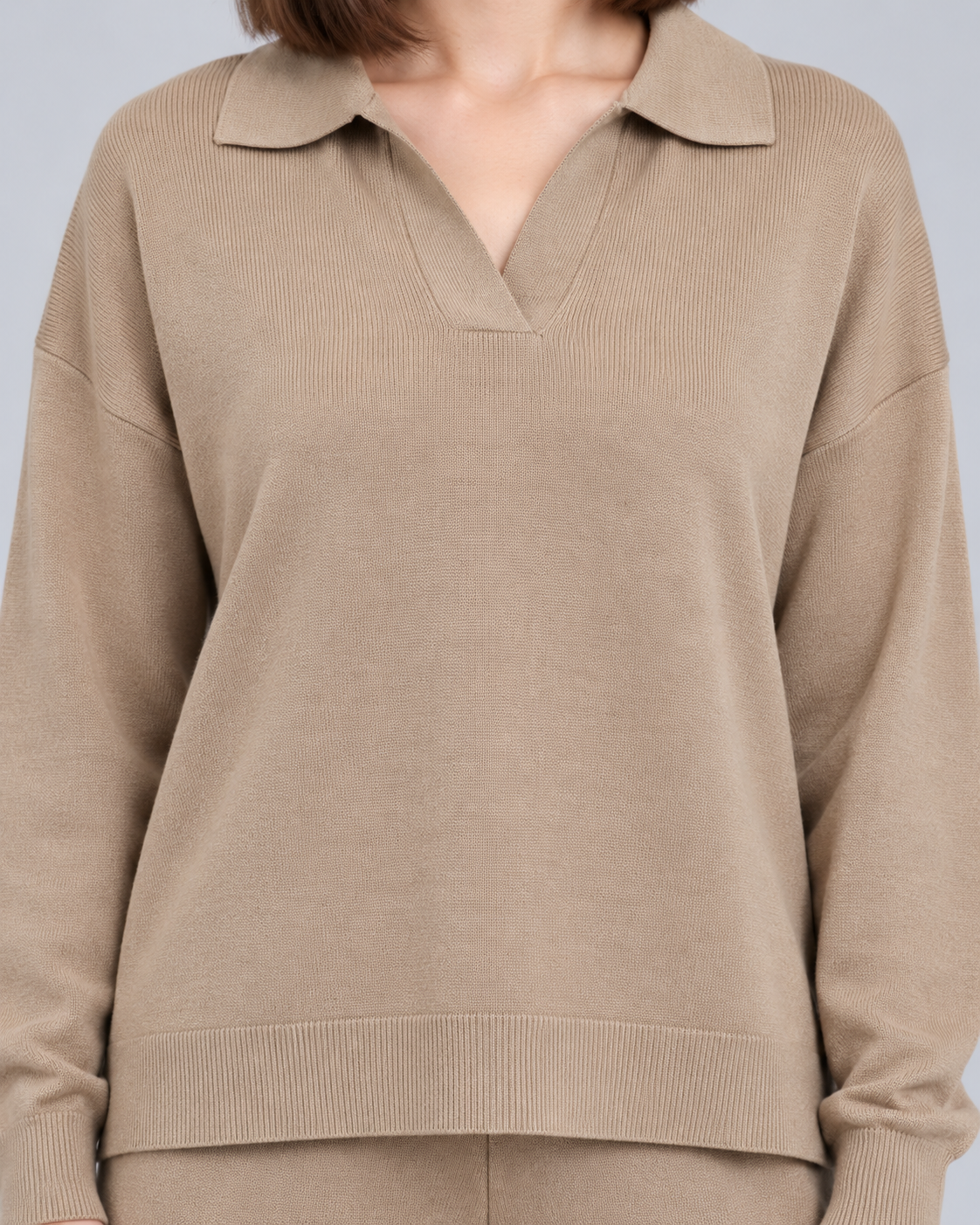 NADIA beige - knit fabric and collar detail